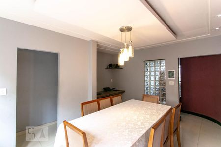 Casa à venda com 250m², 4 quartos e 4 vagas Casa à venda com 250m², 4 quartos e 4 vagasSala de Jantar