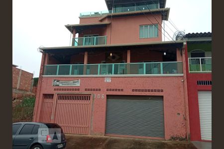 Casa à venda com 250m², 4 quartos e 4 vagas Casa à venda com 250m², 4 quartos e 4 vagasFachada