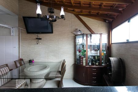 Casa à venda com 420m², 4 quartos e 6 vagas Casa à venda com 420m², 4 quartos e 6 vagasChurrasqueira