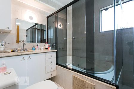 Casa à venda com 420m², 4 quartos e 6 vagas Casa à venda com 420m², 4 quartos e 6 vagasBanheiro da Suíte 1