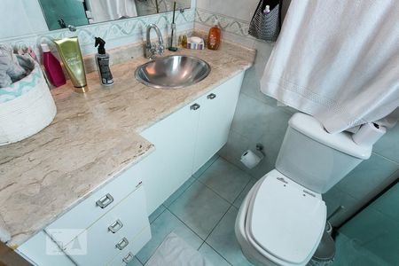 Casa à venda com 420m², 4 quartos e 6 vagas Casa à venda com 420m², 4 quartos e 6 vagasBanheiro da Suíte 2