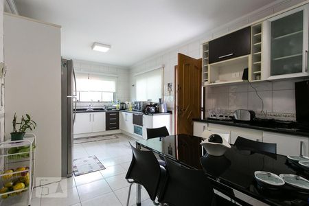 Casa à venda com 420m², 4 quartos e 6 vagas Casa à venda com 420m², 4 quartos e 6 vagasCozinha