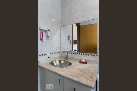 Casa à venda com 420m², 4 quartos e 6 vagas Casa à venda com 420m², 4 quartos e 6 vagasBanheiro da Suíte 4