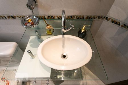 Casa à venda com 420m², 4 quartos e 6 vagas Casa à venda com 420m², 4 quartos e 6 vagasLavabo