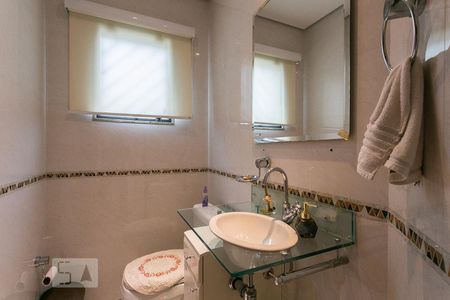 Casa à venda com 420m², 4 quartos e 6 vagas Casa à venda com 420m², 4 quartos e 6 vagasLavabo