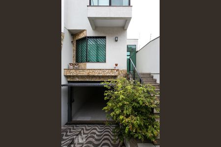 Casa à venda com 420m², 4 quartos e 6 vagas Casa à venda com 420m², 4 quartos e 6 vagasFachada