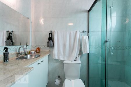 Casa à venda com 420m², 4 quartos e 6 vagas Casa à venda com 420m², 4 quartos e 6 vagasBanheiro da Suíte 2