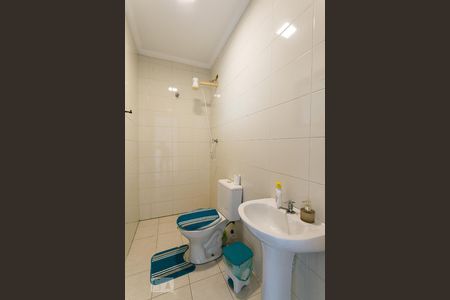 Casa à venda com 420m², 4 quartos e 6 vagas Casa à venda com 420m², 4 quartos e 6 vagasBanheiro de Serviço