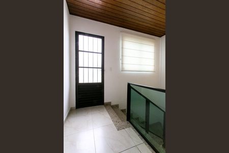 Casa à venda com 420m², 4 quartos e 6 vagas Casa à venda com 420m², 4 quartos e 6 vagasentrada da varanda