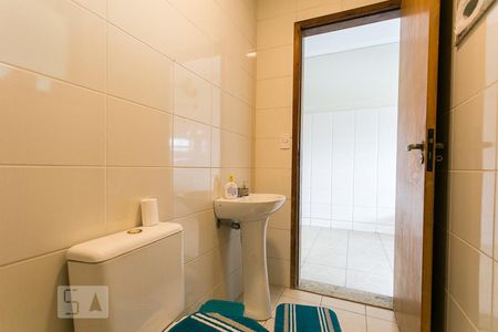 Casa à venda com 420m², 4 quartos e 6 vagas Casa à venda com 420m², 4 quartos e 6 vagasBanheiro de Serviço