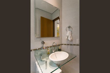 Casa à venda com 420m², 4 quartos e 6 vagas Casa à venda com 420m², 4 quartos e 6 vagasLavabo