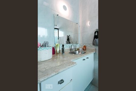 Casa à venda com 420m², 4 quartos e 6 vagas Casa à venda com 420m², 4 quartos e 6 vagasBanheiro da Suíte 2