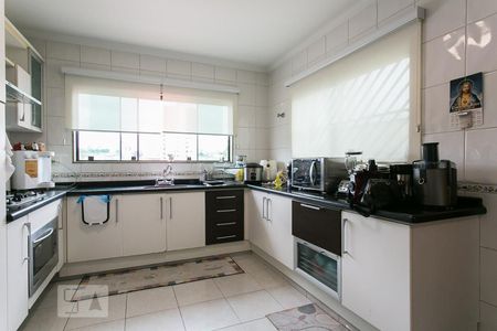 Casa à venda com 420m², 4 quartos e 6 vagas Casa à venda com 420m², 4 quartos e 6 vagasCozinha
