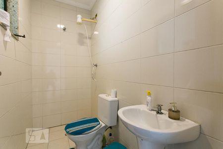 Casa à venda com 420m², 4 quartos e 6 vagas Casa à venda com 420m², 4 quartos e 6 vagasBanheiro de Serviço