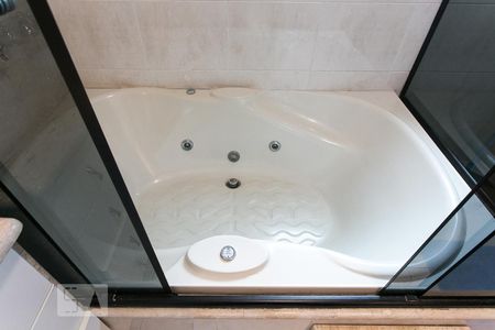 Casa à venda com 420m², 4 quartos e 6 vagas Casa à venda com 420m², 4 quartos e 6 vagasBanheiro da Suíte 1