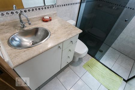 Casa à venda com 420m², 4 quartos e 6 vagas Casa à venda com 420m², 4 quartos e 6 vagasBanheiro da Suíte 4