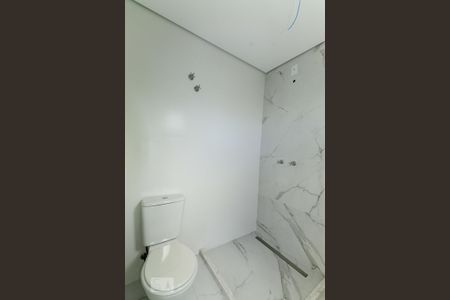 Casa de condomínio à venda com 140m², 3 quartos e 2 vagasBanheiro da suíte