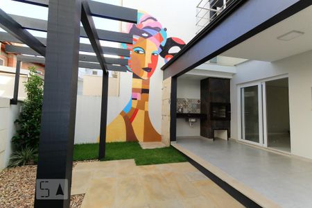 Casa de condomínio à venda com 140m², 3 quartos e 2 vagasQuintal
