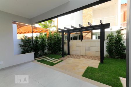Casa de condomínio à venda com 140m², 3 quartos e 2 vagasQuintal