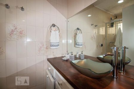 Casa à venda com 262m², 3 quartos e 4 vagasBanheiro da Suíte