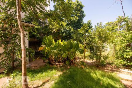 Casa à venda com 262m², 3 quartos e 4 vagasPátio