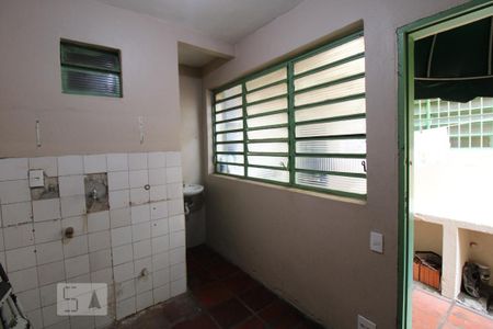 Casa à venda com 181m², 4 quartos e sem vagaÁrea de Serviço (térreo)