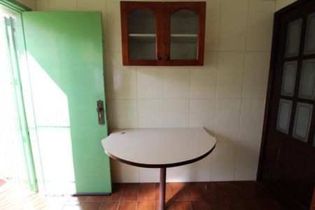 Casa à venda com 181m², 4 quartos e sem vagaCozinha (andar superior)