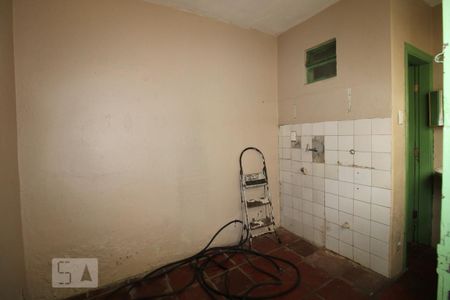 Casa à venda com 181m², 4 quartos e sem vagaÁrea de Serviço (térreo)