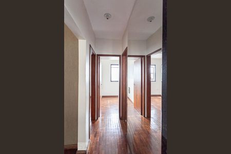 Corredor de apartamento para alugar com 2 quartos, 58m² em Palmares, Belo Horizonte