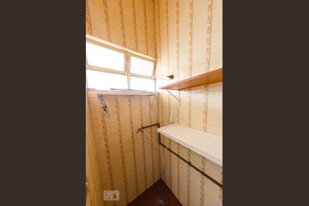 Casa à venda com 291m², 4 quartos e 3 vagas Casa à venda com 291m², 4 quartos e 3 vagasDispensa