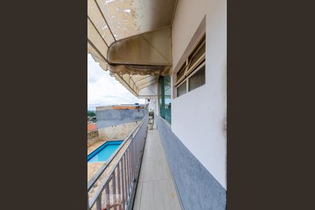 Casa à venda com 291m², 4 quartos e 3 vagas Casa à venda com 291m², 4 quartos e 3 vagasVaranda