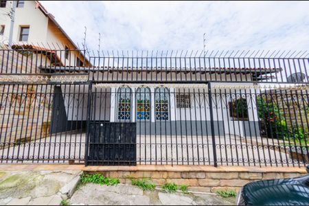 Casa à venda com 291m², 4 quartos e 3 vagas Casa à venda com 291m², 4 quartos e 3 vagasFachada