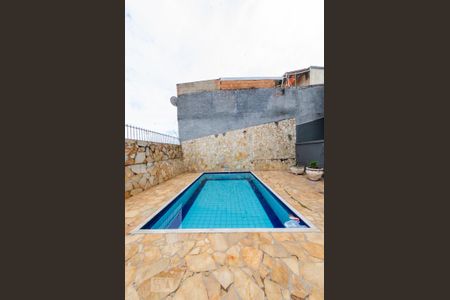 Casa à venda com 291m², 4 quartos e 3 vagas Casa à venda com 291m², 4 quartos e 3 vagasÁrea externa - Piscina