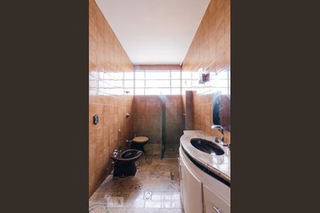 Casa à venda com 291m², 4 quartos e 3 vagas Casa à venda com 291m², 4 quartos e 3 vagasBanheiro da suíte