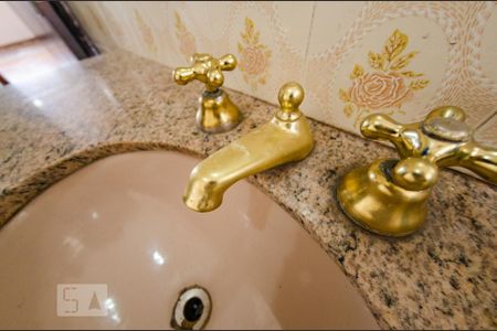 Casa à venda com 291m², 4 quartos e 3 vagas Casa à venda com 291m², 4 quartos e 3 vagasBanheiro social