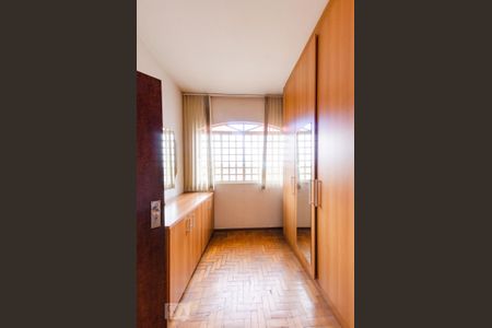 Casa à venda com 291m², 4 quartos e 3 vagas Casa à venda com 291m², 4 quartos e 3 vagasSuíte - Closet