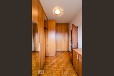 Casa à venda com 291m², 4 quartos e 3 vagas Casa à venda com 291m², 4 quartos e 3 vagasSuíte - Closet