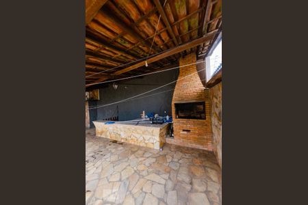 Casa à venda com 291m², 4 quartos e 3 vagas Casa à venda com 291m², 4 quartos e 3 vagasÁrea externa - Churrasqueira