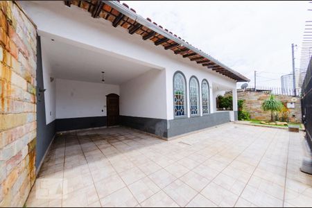 Casa à venda com 291m², 4 quartos e 3 vagas Casa à venda com 291m², 4 quartos e 3 vagasÁrea