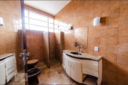 Casa à venda com 291m², 4 quartos e 3 vagas Casa à venda com 291m², 4 quartos e 3 vagasBanheiro da suíte