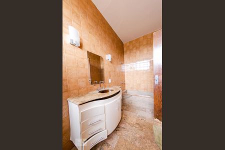 Casa à venda com 291m², 4 quartos e 3 vagas Casa à venda com 291m², 4 quartos e 3 vagasBanheiro da suíte