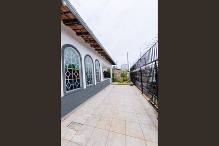 Casa à venda com 291m², 4 quartos e 3 vagas Casa à venda com 291m², 4 quartos e 3 vagasÁrea