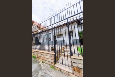 Casa à venda com 291m², 4 quartos e 3 vagas Casa à venda com 291m², 4 quartos e 3 vagasFachada