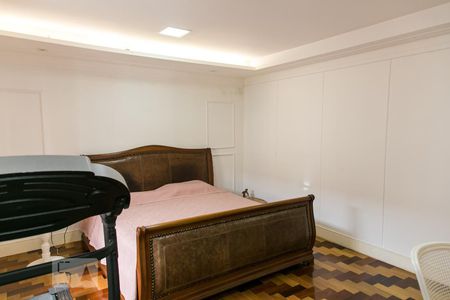 Casa à venda com 455m², 5 quartos e 3 vagas Casa à venda com 455m², 5 quartos e 3 vagasSuíte