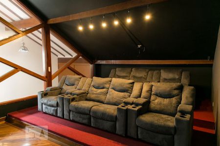 Casa à venda com 455m², 5 quartos e 3 vagas Casa à venda com 455m², 5 quartos e 3 vagasCinema