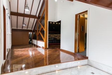 Casa à venda com 455m², 5 quartos e 3 vagas Casa à venda com 455m², 5 quartos e 3 vagasSalão