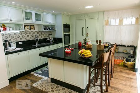 Casa à venda com 455m², 5 quartos e 3 vagas Casa à venda com 455m², 5 quartos e 3 vagasCozinha