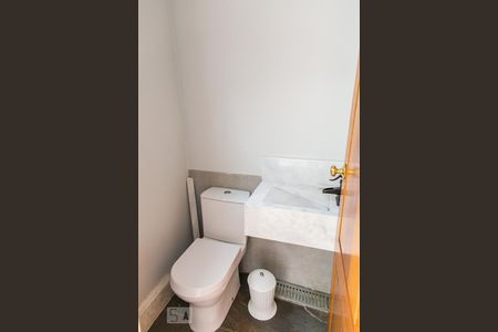 Casa à venda com 455m², 5 quartos e 3 vagas Casa à venda com 455m², 5 quartos e 3 vagasÁrea de Serviço - Lavabo