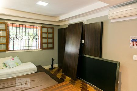 Casa à venda com 455m², 5 quartos e 3 vagas Casa à venda com 455m², 5 quartos e 3 vagasQuarto 1