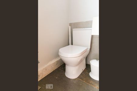 Casa à venda com 455m², 5 quartos e 3 vagas Casa à venda com 455m², 5 quartos e 3 vagasÁrea de Serviço - Lavabo